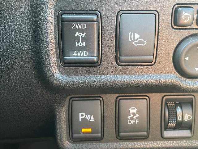 ノート 　４ＷＤ　衝突被害軽減　社外メモリナビ　ＣＤ　ＤＶＤ　ＢＴ　ワンセグ　ＵＳＢ　ＡＵＸ　バックカメラ　オートライト　純正１５インチアルミホイール　レーンキープアシスト　コーナーセンサー　フロアマット（9枚目）