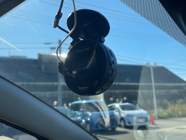 ノート 　４ＷＤ　衝突被害軽減　社外メモリナビ　ＣＤ　ＤＶＤ　ＢＴ　ワンセグ　ＵＳＢ　ＡＵＸ　バックカメラ　オートライト　純正１５インチアルミホイール　レーンキープアシスト　コーナーセンサー　フロアマット（10枚目）