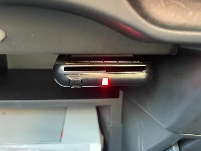 ノート 　４ＷＤ　衝突被害軽減　社外メモリナビ　ＣＤ　ＤＶＤ　ＢＴ　ワンセグ　ＵＳＢ　ＡＵＸ　バックカメラ　オートライト　純正１５インチアルミホイール　レーンキープアシスト　コーナーセンサー　フロアマット（11枚目）