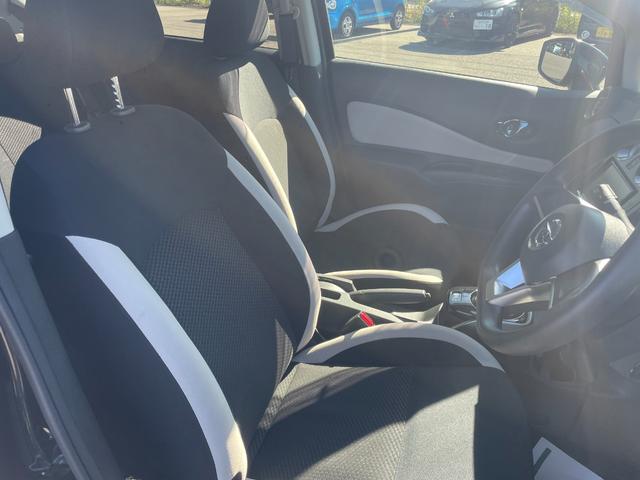 ノート 　４ＷＤ　衝突被害軽減　社外メモリナビ　ＣＤ　ＤＶＤ　ＢＴ　ワンセグ　ＵＳＢ　ＡＵＸ　バックカメラ　オートライト　純正１５インチアルミホイール　レーンキープアシスト　コーナーセンサー　フロアマット（12枚目）