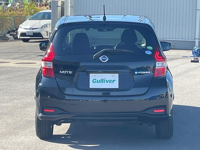 ノート 　４ＷＤ　衝突被害軽減　社外メモリナビ　ＣＤ　ＤＶＤ　ＢＴ　ワンセグ　ＵＳＢ　ＡＵＸ　バックカメラ　オートライト　純正１５インチアルミホイール　レーンキープアシスト　コーナーセンサー　フロアマット（17枚目）