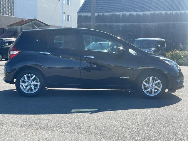 ノート 　４ＷＤ　衝突被害軽減　社外メモリナビ　ＣＤ　ＤＶＤ　ＢＴ　ワンセグ　ＵＳＢ　ＡＵＸ　バックカメラ　オートライト　純正１５インチアルミホイール　レーンキープアシスト　コーナーセンサー　フロアマット（19枚目）