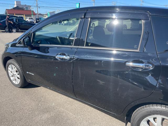 ノート 　４ＷＤ　衝突被害軽減　社外メモリナビ　ＣＤ　ＤＶＤ　ＢＴ　ワンセグ　ＵＳＢ　ＡＵＸ　バックカメラ　オートライト　純正１５インチアルミホイール　レーンキープアシスト　コーナーセンサー　フロアマット（31枚目）