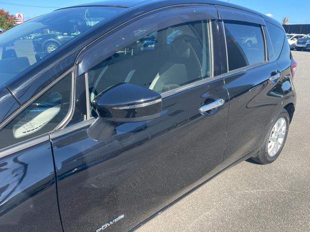 ノート 　４ＷＤ　衝突被害軽減　社外メモリナビ　ＣＤ　ＤＶＤ　ＢＴ　ワンセグ　ＵＳＢ　ＡＵＸ　バックカメラ　オートライト　純正１５インチアルミホイール　レーンキープアシスト　コーナーセンサー　フロアマット（34枚目）