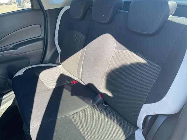 ノート 　４ＷＤ　衝突被害軽減　社外メモリナビ　ＣＤ　ＤＶＤ　ＢＴ　ワンセグ　ＵＳＢ　ＡＵＸ　バックカメラ　オートライト　純正１５インチアルミホイール　レーンキープアシスト　コーナーセンサー　フロアマット（46枚目）