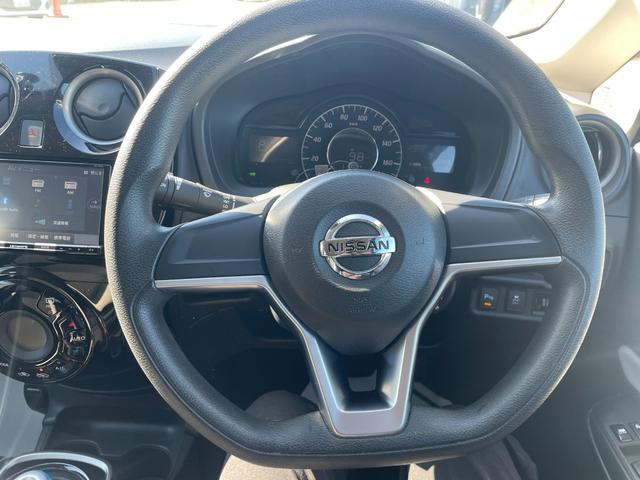 ノート 　４ＷＤ　衝突被害軽減　社外メモリナビ　ＣＤ　ＤＶＤ　ＢＴ　ワンセグ　ＵＳＢ　ＡＵＸ　バックカメラ　オートライト　純正１５インチアルミホイール　レーンキープアシスト　コーナーセンサー　フロアマット（50枚目）