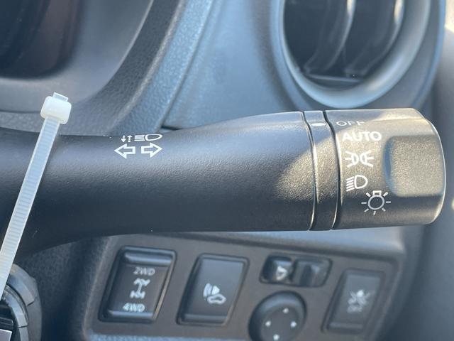 ノート 　４ＷＤ　衝突被害軽減　社外メモリナビ　ＣＤ　ＤＶＤ　ＢＴ　ワンセグ　ＵＳＢ　ＡＵＸ　バックカメラ　オートライト　純正１５インチアルミホイール　レーンキープアシスト　コーナーセンサー　フロアマット（52枚目）