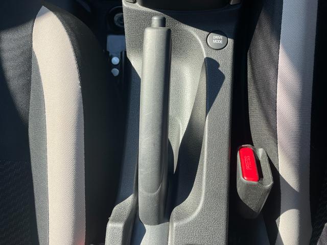 ノート 　４ＷＤ　衝突被害軽減　社外メモリナビ　ＣＤ　ＤＶＤ　ＢＴ　ワンセグ　ＵＳＢ　ＡＵＸ　バックカメラ　オートライト　純正１５インチアルミホイール　レーンキープアシスト　コーナーセンサー　フロアマット（55枚目）