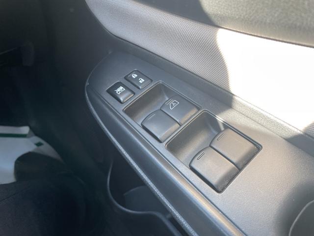 ノート 　４ＷＤ　衝突被害軽減　社外メモリナビ　ＣＤ　ＤＶＤ　ＢＴ　ワンセグ　ＵＳＢ　ＡＵＸ　バックカメラ　オートライト　純正１５インチアルミホイール　レーンキープアシスト　コーナーセンサー　フロアマット（57枚目）