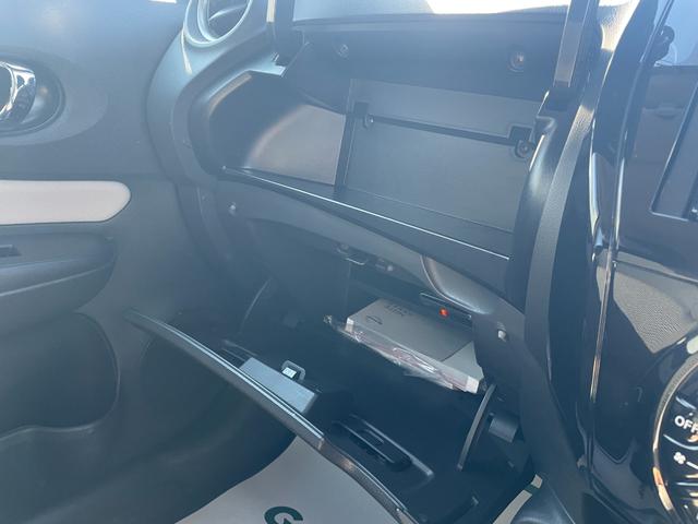 ノート 　４ＷＤ　衝突被害軽減　社外メモリナビ　ＣＤ　ＤＶＤ　ＢＴ　ワンセグ　ＵＳＢ　ＡＵＸ　バックカメラ　オートライト　純正１５インチアルミホイール　レーンキープアシスト　コーナーセンサー　フロアマット（59枚目）