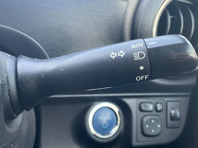 アクア Gブラックソフトレザーセレクション 純正SDナビ CD DVD BT フルセグ USB バックカメラ LEDオートライト レザーシート 15インチアルミ アイドリングストップ ステアリングスイッチ 電動格納ウィンカーミラー スマートキー(6枚目)