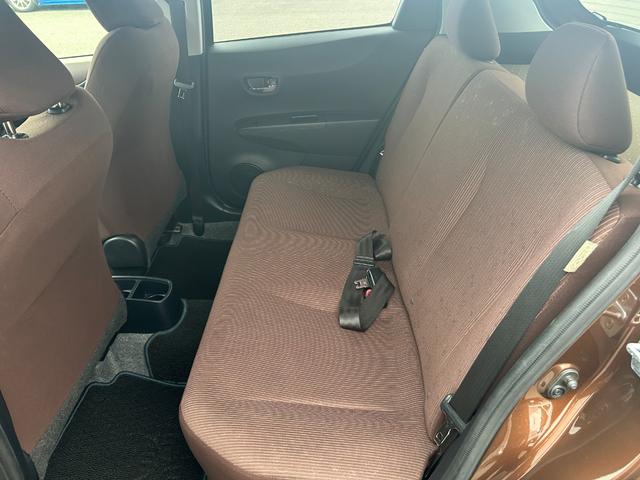 ヴィッツ ジュエラ　４ＷＤ　純正ＨＤＤナビ　ＣＤ　ＤＶＤ　ワンセグ　ＡＵＸ　バックカメラ　コーナーセンサー　ドライブレコーダー　純正フロアマット　電動格納ウィンカーミラー　ドアバイザー　スマートキー　ＥＴＣ（6枚目）