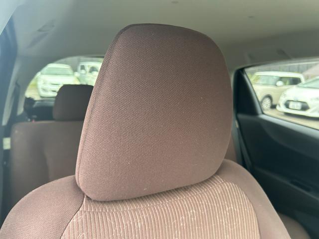ヴィッツ ジュエラ　４ＷＤ　純正ＨＤＤナビ　ＣＤ　ＤＶＤ　ワンセグ　ＡＵＸ　バックカメラ　コーナーセンサー　ドライブレコーダー　純正フロアマット　電動格納ウィンカーミラー　ドアバイザー　スマートキー　ＥＴＣ（7枚目）