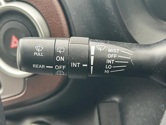 ヴィッツ ジュエラ　４ＷＤ　純正ＨＤＤナビ　ＣＤ　ＤＶＤ　ワンセグ　ＡＵＸ　バックカメラ　コーナーセンサー　ドライブレコーダー　純正フロアマット　電動格納ウィンカーミラー　ドアバイザー　スマートキー　ＥＴＣ（11枚目）