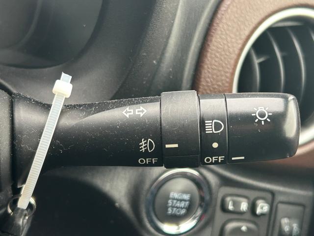 ヴィッツ ジュエラ　４ＷＤ　純正ＨＤＤナビ　ＣＤ　ＤＶＤ　ワンセグ　ＡＵＸ　バックカメラ　コーナーセンサー　ドライブレコーダー　純正フロアマット　電動格納ウィンカーミラー　ドアバイザー　スマートキー　ＥＴＣ（12枚目）