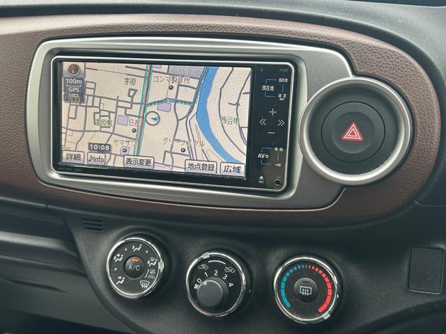 ヴィッツ ジュエラ　４ＷＤ　純正ＨＤＤナビ　ＣＤ　ＤＶＤ　ワンセグ　ＡＵＸ　バックカメラ　コーナーセンサー　ドライブレコーダー　純正フロアマット　電動格納ウィンカーミラー　ドアバイザー　スマートキー　ＥＴＣ（13枚目）