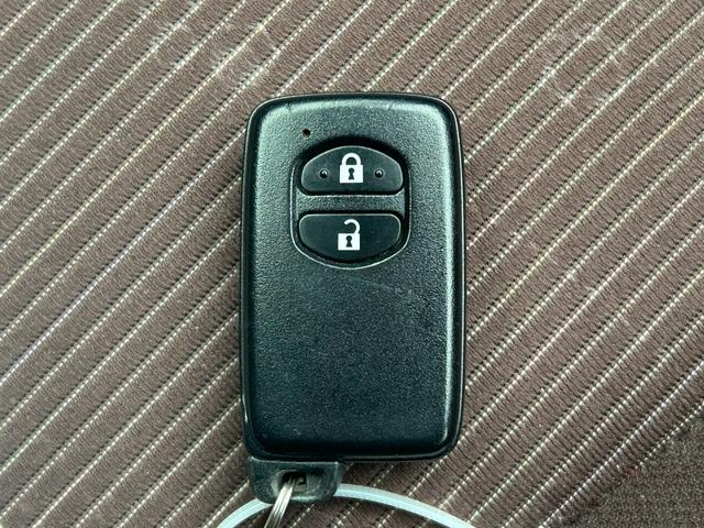 ヴィッツ ジュエラ　４ＷＤ　純正ＨＤＤナビ　ＣＤ　ＤＶＤ　ワンセグ　ＡＵＸ　バックカメラ　コーナーセンサー　ドライブレコーダー　純正フロアマット　電動格納ウィンカーミラー　ドアバイザー　スマートキー　ＥＴＣ（20枚目）