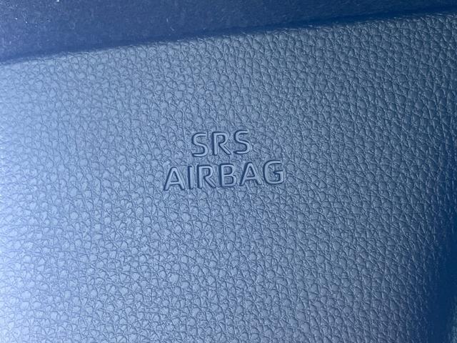 ヴォクシー ハイブリッドＳ－Ｚ　４ＷＤ　ＴＳＳ　快適パッケージ　モデリスタフルエアロ　純正ナビ　ＣＤ　ＤＶＤ　ＢＴ　フルセグ　ＵＳＢ　バックカメラ　両側パワースライドドア　パワーバックドア　レーダークルーズコントロール　スマートキー（4枚目）
