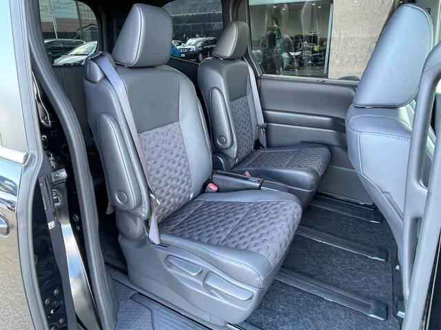 ヴォクシー ハイブリッドＳ－Ｚ　４ＷＤ　ＴＳＳ　快適パッケージ　モデリスタフルエアロ　純正ナビ　ＣＤ　ＤＶＤ　ＢＴ　フルセグ　ＵＳＢ　バックカメラ　両側パワースライドドア　パワーバックドア　レーダークルーズコントロール　スマートキー（5枚目）