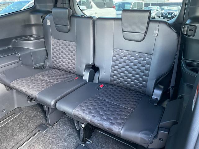 ヴォクシー ハイブリッドＳ－Ｚ　４ＷＤ　ＴＳＳ　快適パッケージ　モデリスタフルエアロ　純正ナビ　ＣＤ　ＤＶＤ　ＢＴ　フルセグ　ＵＳＢ　バックカメラ　両側パワースライドドア　パワーバックドア　レーダークルーズコントロール　スマートキー（8枚目）