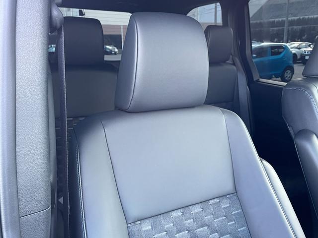 ヴォクシー ハイブリッドＳ－Ｚ　４ＷＤ　ＴＳＳ　快適パッケージ　モデリスタフルエアロ　純正ナビ　ＣＤ　ＤＶＤ　ＢＴ　フルセグ　ＵＳＢ　バックカメラ　両側パワースライドドア　パワーバックドア　レーダークルーズコントロール　スマートキー（9枚目）