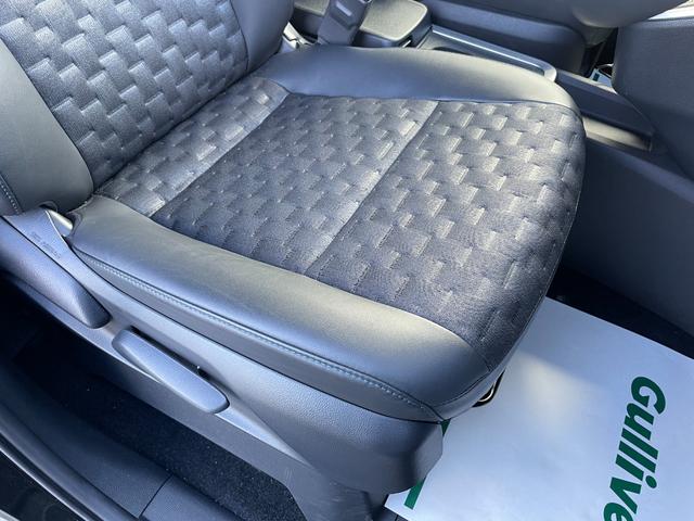 ヴォクシー ハイブリッドＳ－Ｚ　４ＷＤ　ＴＳＳ　快適パッケージ　モデリスタフルエアロ　純正ナビ　ＣＤ　ＤＶＤ　ＢＴ　フルセグ　ＵＳＢ　バックカメラ　両側パワースライドドア　パワーバックドア　レーダークルーズコントロール　スマートキー（11枚目）