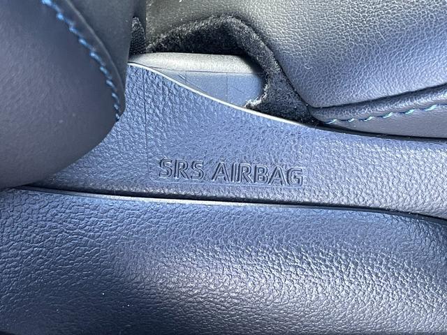 ヴォクシー ハイブリッドＳ－Ｚ　４ＷＤ　ＴＳＳ　快適パッケージ　モデリスタフルエアロ　純正ナビ　ＣＤ　ＤＶＤ　ＢＴ　フルセグ　ＵＳＢ　バックカメラ　両側パワースライドドア　パワーバックドア　レーダークルーズコントロール　スマートキー（12枚目）