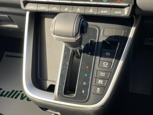ヴォクシー ハイブリッドＳ－Ｚ　４ＷＤ　ＴＳＳ　快適パッケージ　モデリスタフルエアロ　純正ナビ　ＣＤ　ＤＶＤ　ＢＴ　フルセグ　ＵＳＢ　バックカメラ　両側パワースライドドア　パワーバックドア　レーダークルーズコントロール　スマートキー（19枚目）