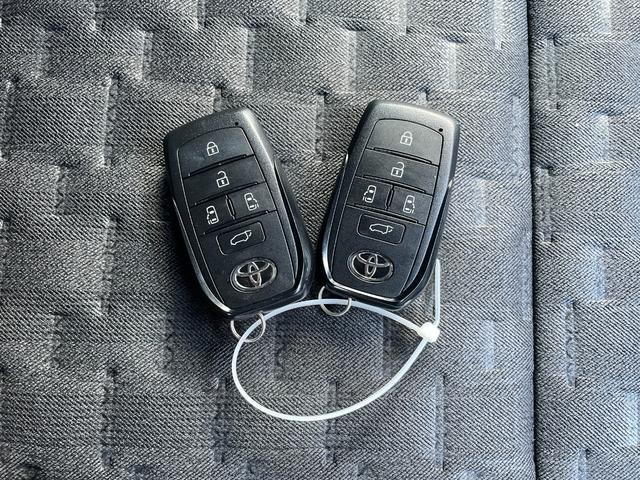 ヴォクシー ハイブリッドＳ－Ｚ　４ＷＤ　ＴＳＳ　快適パッケージ　モデリスタフルエアロ　純正ナビ　ＣＤ　ＤＶＤ　ＢＴ　フルセグ　ＵＳＢ　バックカメラ　両側パワースライドドア　パワーバックドア　レーダークルーズコントロール　スマートキー（27枚目）