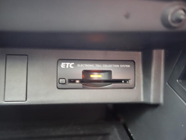 フーガ ３７０ＧＴ　ＦＯＵＲ　４ＷＤ　純正ナビ　ＣＤ　ＤＶＤ　ＢＴ　フルセグ　ＡＵＸ　ＵＳＢ　バックカメラ　レーダークルーズ　ＨＩＤオートライト　電動革シート　エアシート　オットマン　純正アルミ　ドラレコ　スマートキー×２　ＥＴＣ（8枚目）