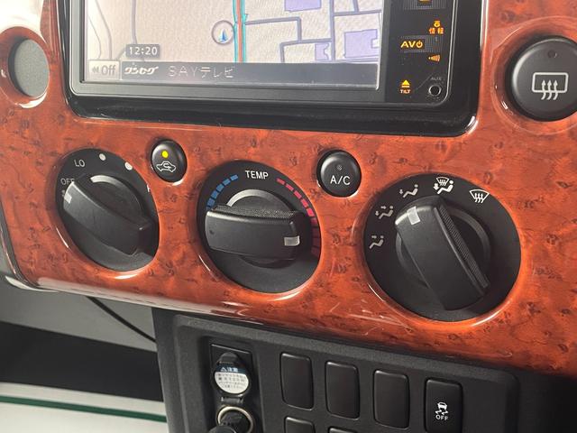 ＦＪクルーザー カラーパッケージ　４ＷＤ　純正ＨＤＤナビ　ＣＤ　ＤＶＤ　ＢＴ　フルセグ　ＡＵＸ　バックカメラ　クルーズコントロール　ＨＩＤヘッドライト　２０インチアルミ　ルーフレール　パークセンサー　ステアリングスイッチ　ＥＴＣ（16枚目）