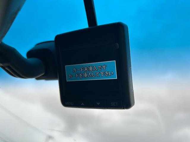 オデッセイ アブソルート　純正ＨＤＤナビ　ＣＤ　ＤＶＤ　ＢＴ　ワンセグ　ＵＳＢ　ＡＵＸ　バックカメラ　クルーズコントロール　オートライト　フォグランプ　ハーフレザー　純正１８インチアルミホイール　パドルシフト　ＥＴＣ（9枚目）