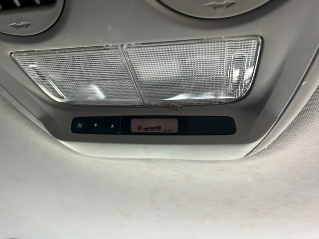 オデッセイ アブソルート　純正ＨＤＤナビ　ＣＤ　ＤＶＤ　ＢＴ　ワンセグ　ＵＳＢ　ＡＵＸ　バックカメラ　クルーズコントロール　オートライト　フォグランプ　ハーフレザー　純正１８インチアルミホイール　パドルシフト　ＥＴＣ（10枚目）