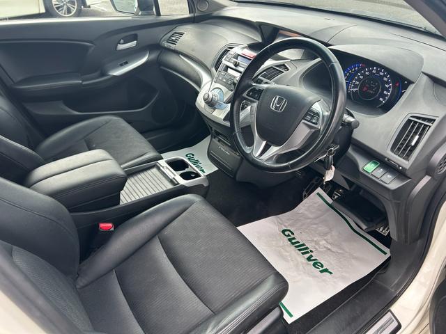 オデッセイ アブソルート　純正ＨＤＤナビ　ＣＤ　ＤＶＤ　ＢＴ　ワンセグ　ＵＳＢ　ＡＵＸ　バックカメラ　クルーズコントロール　オートライト　フォグランプ　ハーフレザー　純正１８インチアルミホイール　パドルシフト　ＥＴＣ（12枚目）