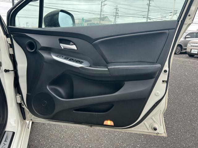 オデッセイ アブソルート　純正ＨＤＤナビ　ＣＤ　ＤＶＤ　ＢＴ　ワンセグ　ＵＳＢ　ＡＵＸ　バックカメラ　クルーズコントロール　オートライト　フォグランプ　ハーフレザー　純正１８インチアルミホイール　パドルシフト　ＥＴＣ（44枚目）