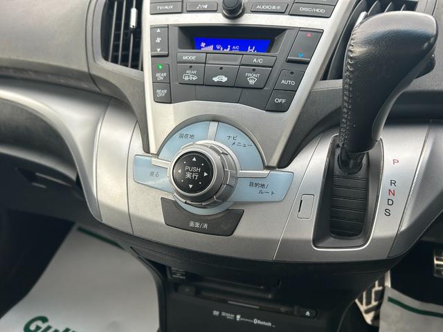 オデッセイ アブソルート　純正ＨＤＤナビ　ＣＤ　ＤＶＤ　ＢＴ　ワンセグ　ＵＳＢ　ＡＵＸ　バックカメラ　クルーズコントロール　オートライト　フォグランプ　ハーフレザー　純正１８インチアルミホイール　パドルシフト　ＥＴＣ（60枚目）