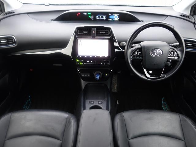 プリウス Ｓツーリングセレクション　衝突被害軽減システム　純正ＳＤナビ　ＣＤ　ＤＶＤ　ＢＴ　フルセグ　バックカメラ　追従型クルーズコントロール　ＬＥＤオートライト　シートヒーター　純正１７インチアルミホイール　スマートキー×２　ＥＴＣ（2枚目）