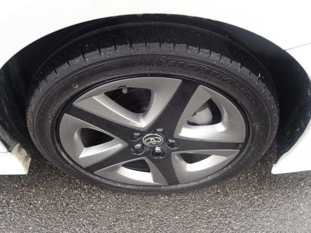 プリウス Ｓツーリングセレクション　衝突被害軽減システム　純正ＳＤナビ　ＣＤ　ＤＶＤ　ＢＴ　フルセグ　バックカメラ　追従型クルーズコントロール　ＬＥＤオートライト　シートヒーター　純正１７インチアルミホイール　スマートキー×２　ＥＴＣ（4枚目）