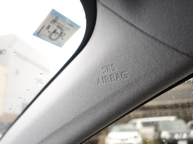プリウス Ｓツーリングセレクション　衝突被害軽減システム　純正ＳＤナビ　ＣＤ　ＤＶＤ　ＢＴ　フルセグ　バックカメラ　追従型クルーズコントロール　ＬＥＤオートライト　シートヒーター　純正１７インチアルミホイール　スマートキー×２　ＥＴＣ（7枚目）