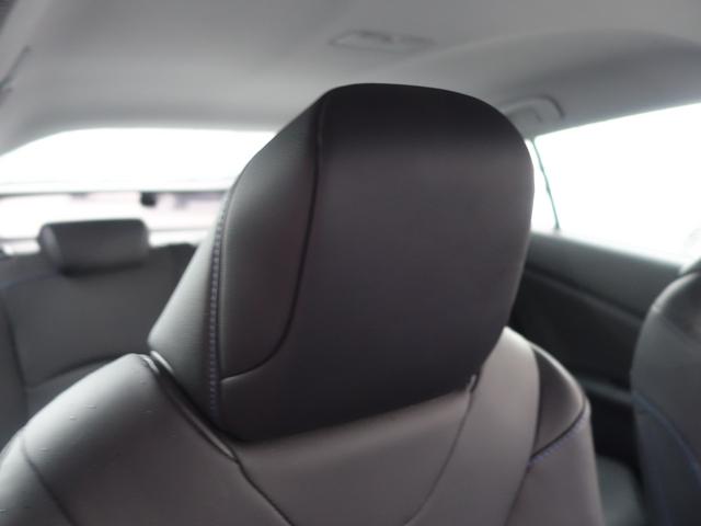 プリウス Ｓツーリングセレクション　衝突被害軽減システム　純正ＳＤナビ　ＣＤ　ＤＶＤ　ＢＴ　フルセグ　バックカメラ　追従型クルーズコントロール　ＬＥＤオートライト　シートヒーター　純正１７インチアルミホイール　スマートキー×２　ＥＴＣ（11枚目）