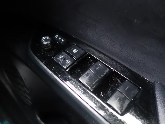 プリウス Ｓツーリングセレクション　衝突被害軽減システム　純正ＳＤナビ　ＣＤ　ＤＶＤ　ＢＴ　フルセグ　バックカメラ　追従型クルーズコントロール　ＬＥＤオートライト　シートヒーター　純正１７インチアルミホイール　スマートキー×２　ＥＴＣ（26枚目）