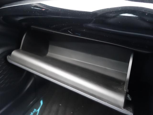 プリウス Ｓツーリングセレクション　衝突被害軽減システム　純正ＳＤナビ　ＣＤ　ＤＶＤ　ＢＴ　フルセグ　バックカメラ　追従型クルーズコントロール　ＬＥＤオートライト　シートヒーター　純正１７インチアルミホイール　スマートキー×２　ＥＴＣ（27枚目）