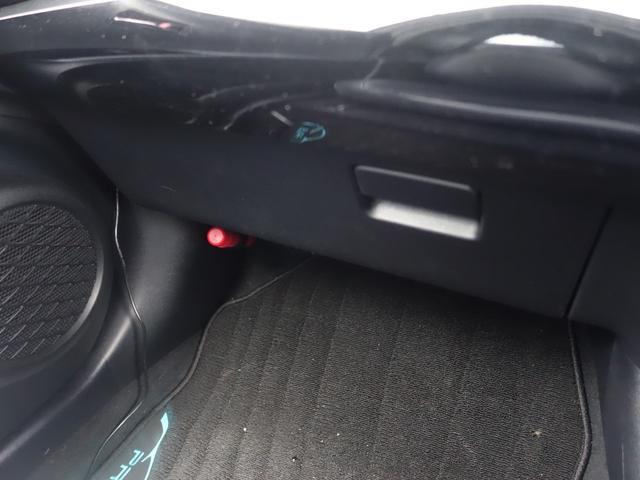 プリウス Ｓツーリングセレクション　衝突被害軽減システム　純正ＳＤナビ　ＣＤ　ＤＶＤ　ＢＴ　フルセグ　バックカメラ　追従型クルーズコントロール　ＬＥＤオートライト　シートヒーター　純正１７インチアルミホイール　スマートキー×２　ＥＴＣ（28枚目）