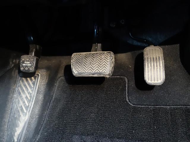 プリウス Ｓツーリングセレクション　衝突被害軽減システム　純正ＳＤナビ　ＣＤ　ＤＶＤ　ＢＴ　フルセグ　バックカメラ　追従型クルーズコントロール　ＬＥＤオートライト　シートヒーター　純正１７インチアルミホイール　スマートキー×２　ＥＴＣ（30枚目）