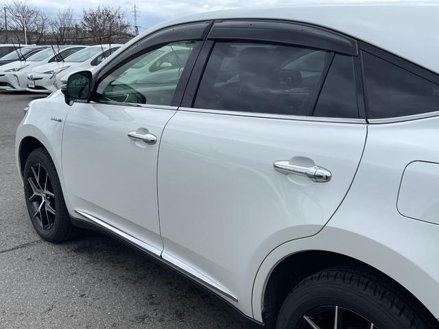 ハリアーハイブリッド プレミアム　スタイルアッシュ　４ＷＤ　メモリナビ　ＣＤ　ＤＶＤ　ＢＴ　フルセグ　ＵＳＢ　バックカメラ　電動リア　クルコン　ＬＥＤオートライト　電動ハーフレザー　シートヒーター　ルームミラー型ドラレコ　フォグ　スマートキー　ＥＴＣ（33枚目）