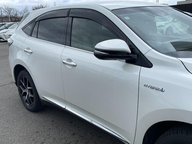 ハリアーハイブリッド プレミアム　スタイルアッシュ　４ＷＤ　メモリナビ　ＣＤ　ＤＶＤ　ＢＴ　フルセグ　ＵＳＢ　バックカメラ　電動リア　クルコン　ＬＥＤオートライト　電動ハーフレザー　シートヒーター　ルームミラー型ドラレコ　フォグ　スマートキー　ＥＴＣ（35枚目）