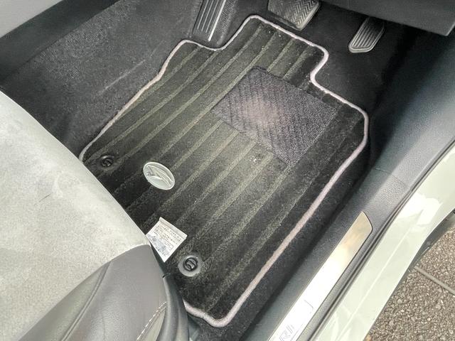 ハリアーハイブリッド プレミアム　スタイルアッシュ　４ＷＤ　メモリナビ　ＣＤ　ＤＶＤ　ＢＴ　フルセグ　ＵＳＢ　バックカメラ　電動リア　クルコン　ＬＥＤオートライト　電動ハーフレザー　シートヒーター　ルームミラー型ドラレコ　フォグ　スマートキー　ＥＴＣ（67枚目）