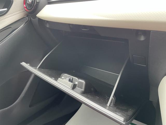 デミオ １３Ｓノーブルクリムゾン　ワンオーナー　衝突軽減ブレーキ　純正ナビ　ＣＤ　ＤＶＤ　ＳＤ　ＵＳＢ　ＢＴ　フルセグ　ステアスイッチ　レーンアシスト　アイドリングストップ　シートヒーター　ＭＴモードＡＴ　ＬＥＤライト（59枚目）