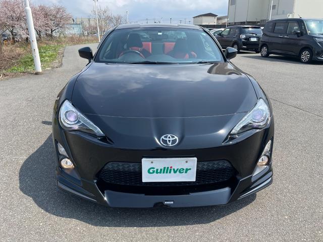 ８６ ＧＴリミテッド　６ＭＴ　ＭＯＤＥＬＬＩＳＴＡエアロ　ＥＮＫＥＩアルミ　メモリナビ　ＣＤ　ＤＶＤ　ＳＤ　ＵＳＢ　ＢＴ　フルセグＴＶ　バックカメラ　ＥＴＣ　ハーフレザー　シートヒーター　横滑防止　スマートキー　キセノン（16枚目）