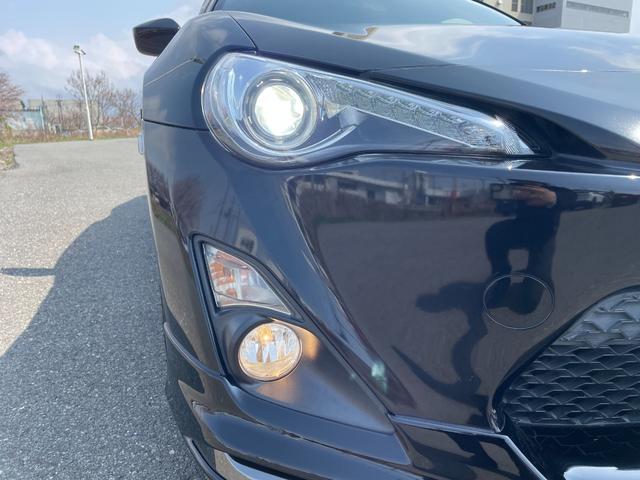 ８６ ＧＴリミテッド　６ＭＴ　ＭＯＤＥＬＬＩＳＴＡエアロ　ＥＮＫＥＩアルミ　メモリナビ　ＣＤ　ＤＶＤ　ＳＤ　ＵＳＢ　ＢＴ　フルセグＴＶ　バックカメラ　ＥＴＣ　ハーフレザー　シートヒーター　横滑防止　スマートキー　キセノン（24枚目）